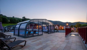 Отель Domaine Chalets Larlapean  Сен-Мартен-Д'арроса